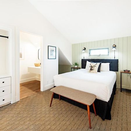 Waterton Glacier Suites ภายนอก รูปภาพ