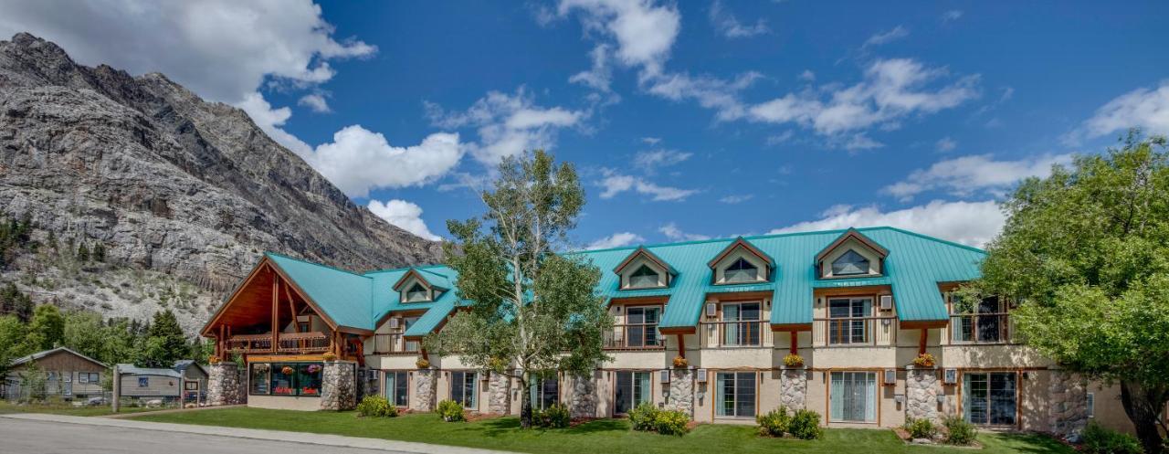 Waterton Glacier Suites ภายนอก รูปภาพ