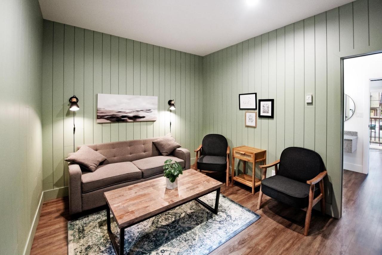 Waterton Glacier Suites ภายนอก รูปภาพ