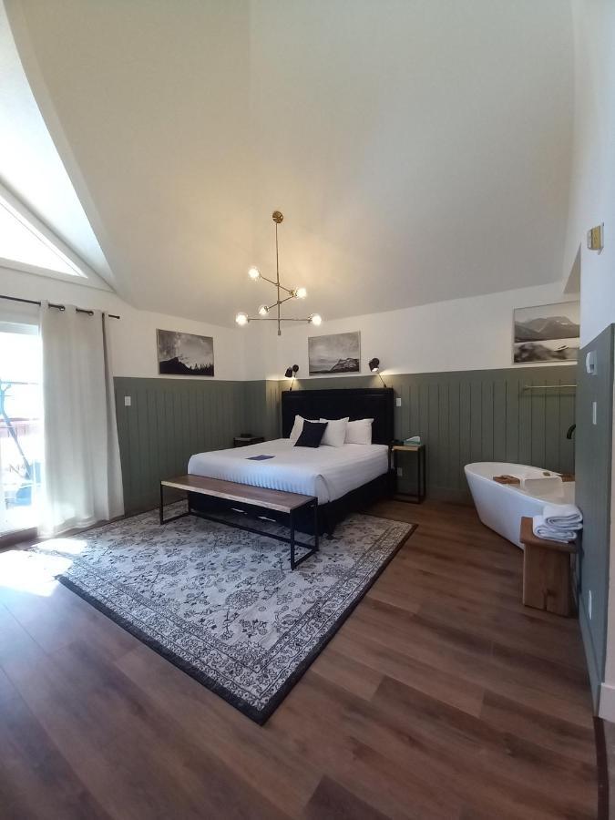 Waterton Glacier Suites ภายนอก รูปภาพ