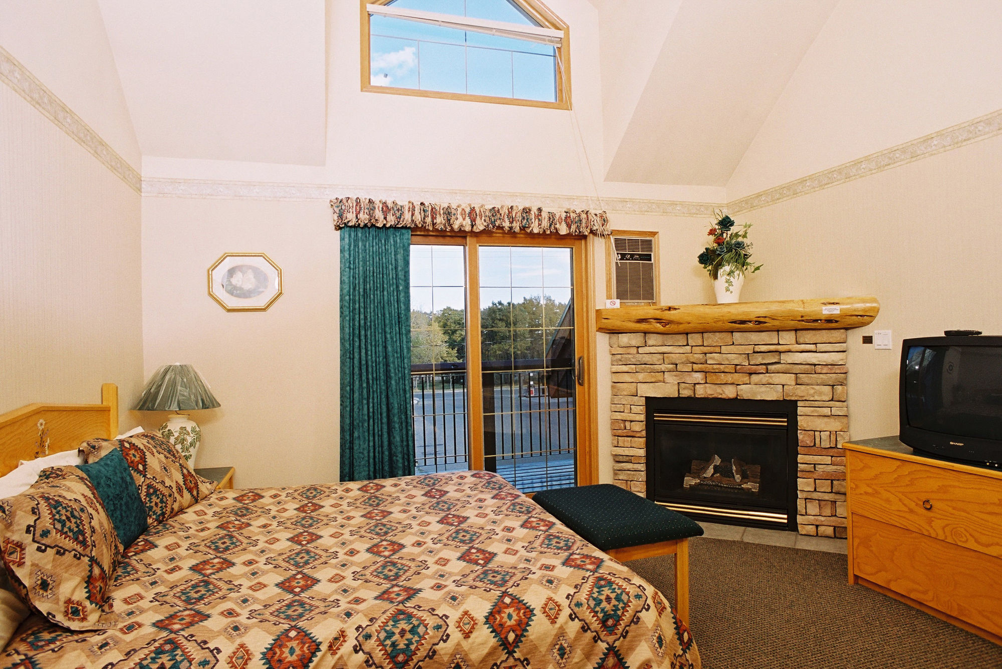 Waterton Glacier Suites ภายนอก รูปภาพ