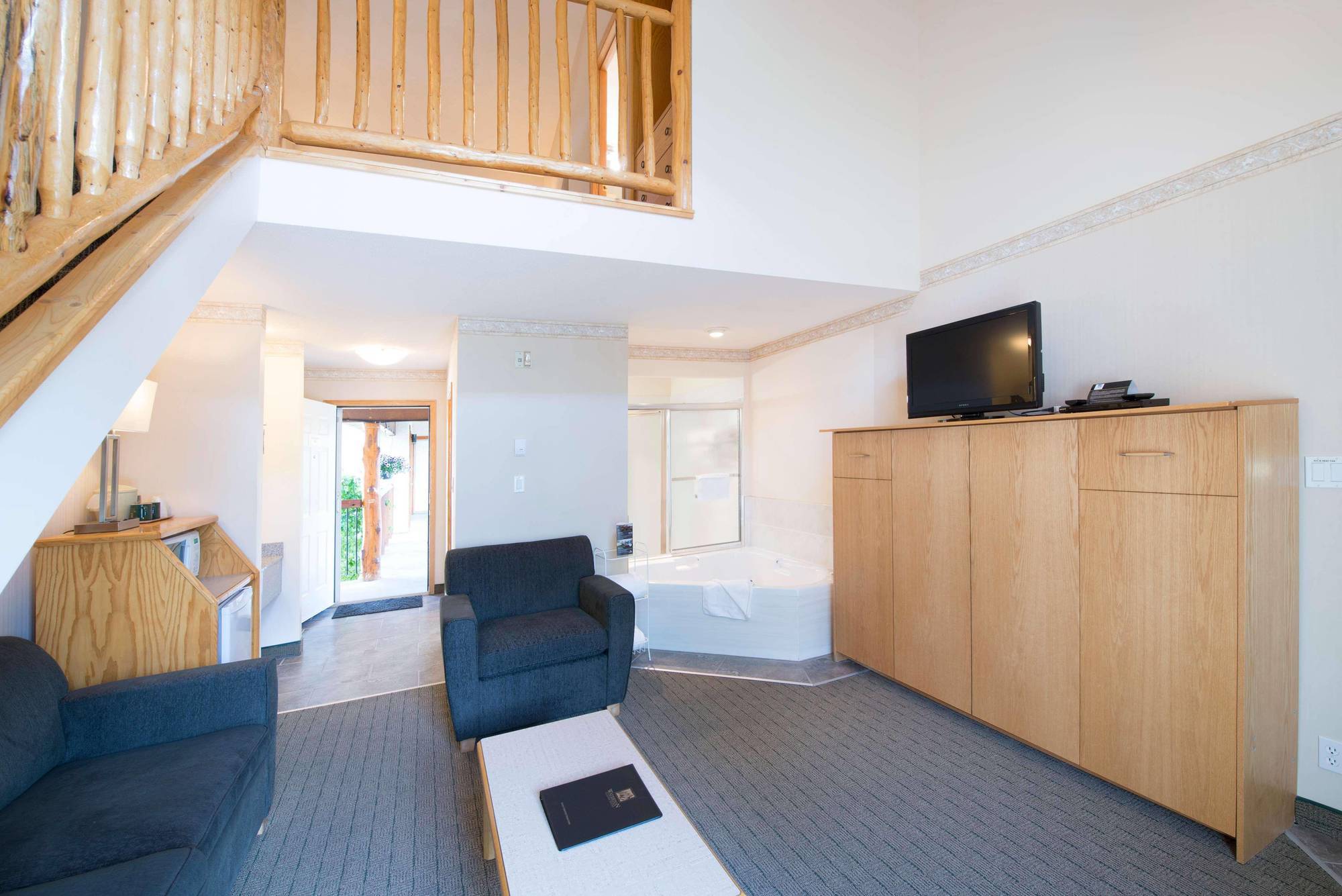 Waterton Glacier Suites ภายนอก รูปภาพ