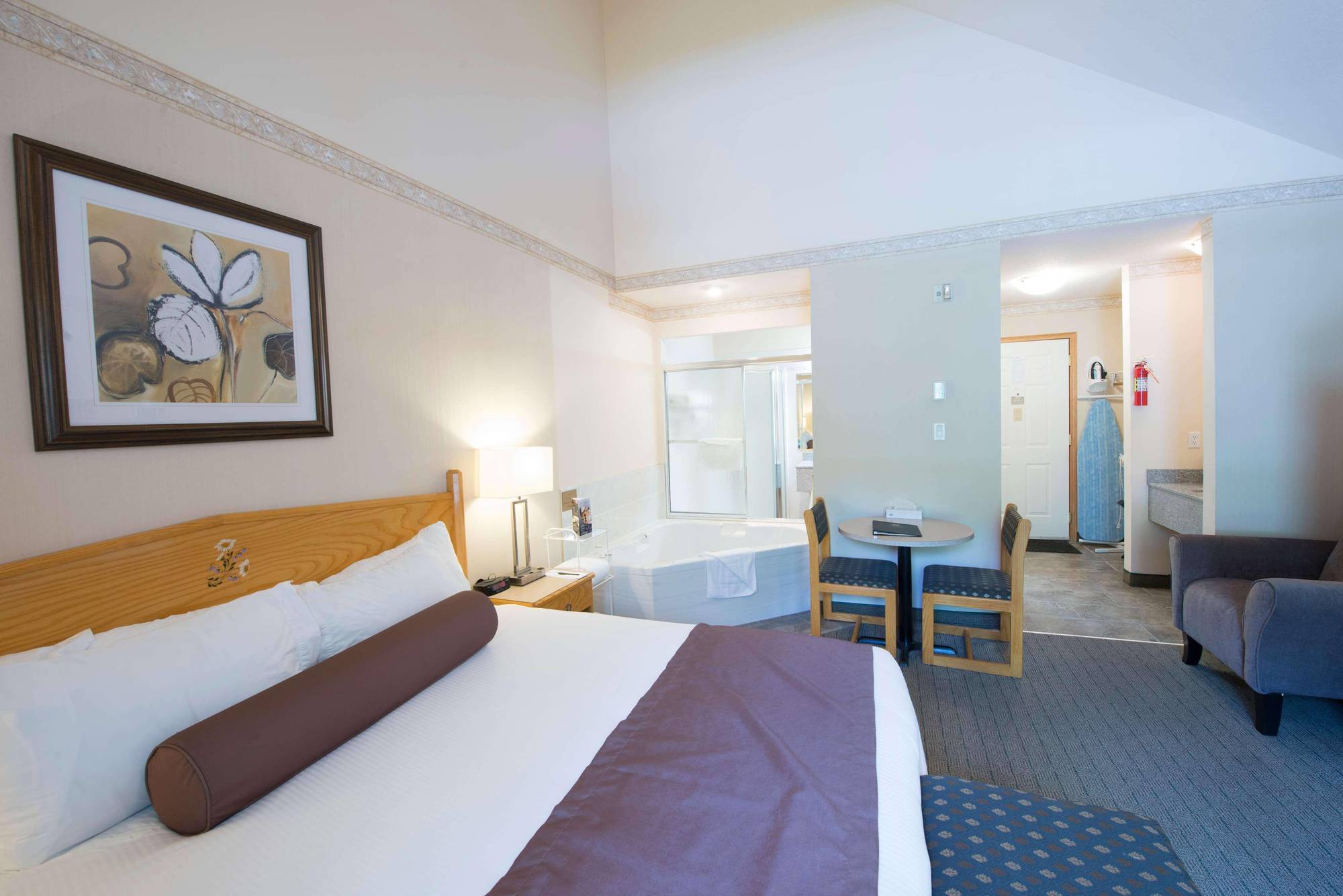Waterton Glacier Suites ภายนอก รูปภาพ