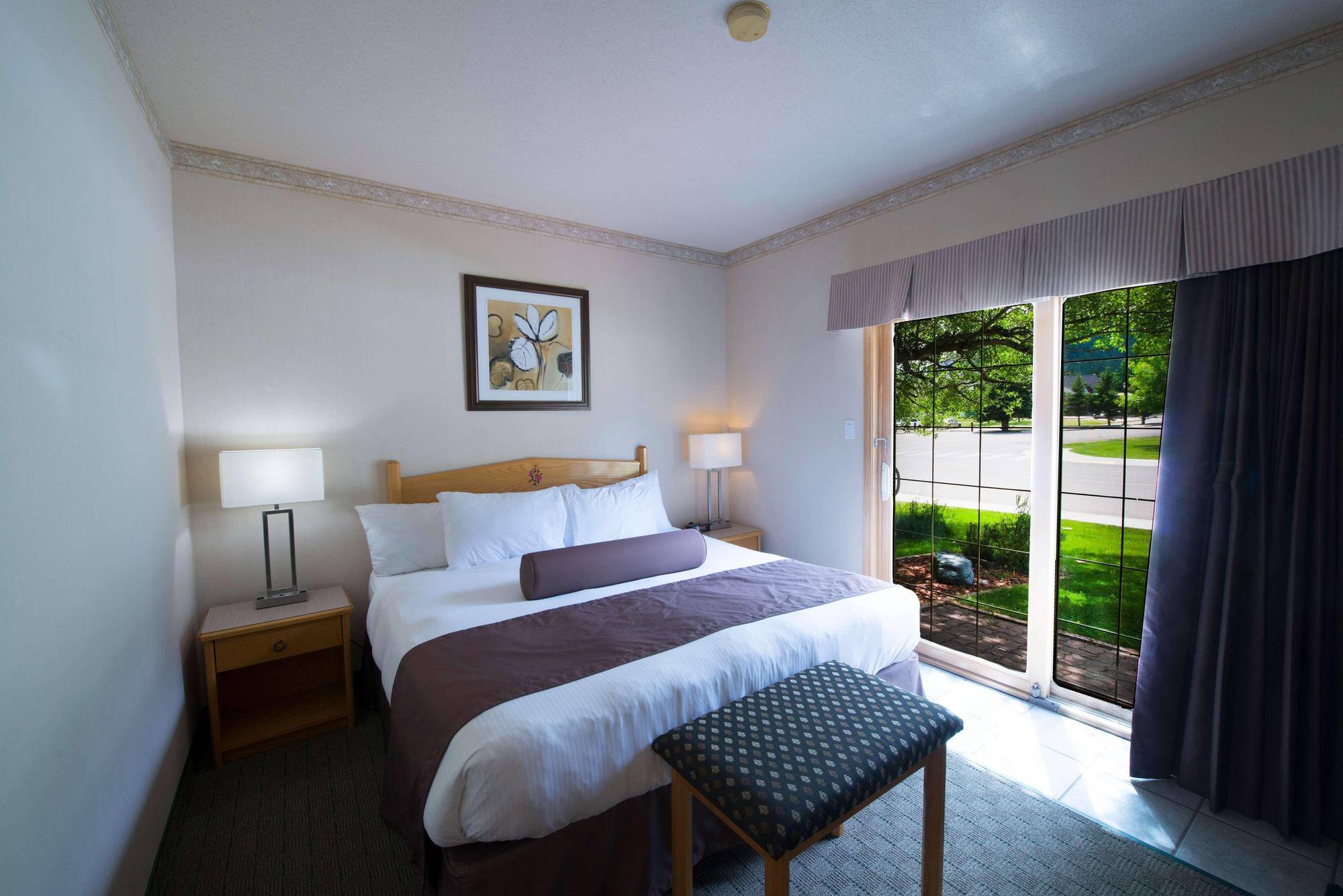Waterton Glacier Suites ภายนอก รูปภาพ